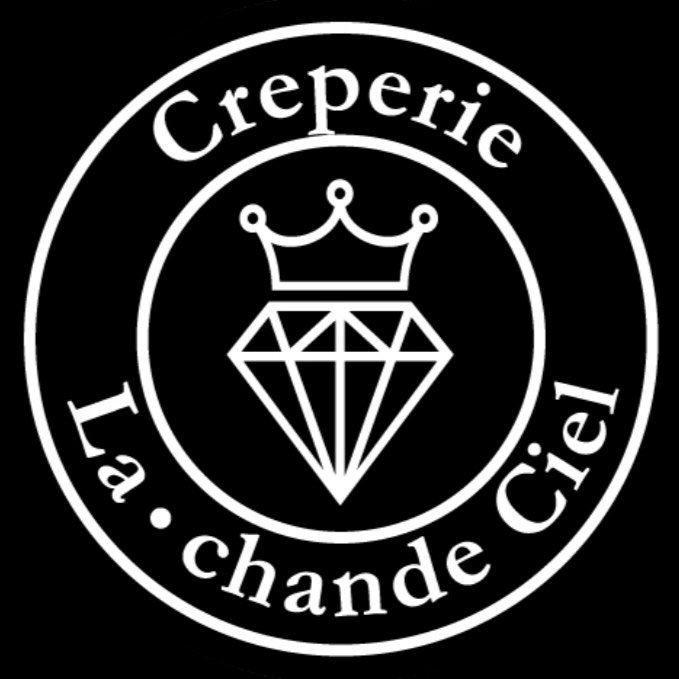 黒い円の中に王冠とダイヤのロゴ、Creperie La・chande Ciel